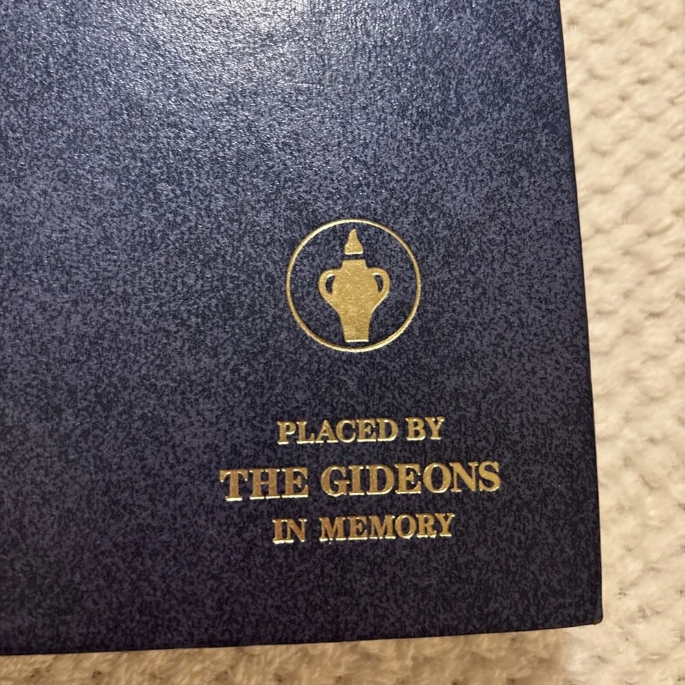 Holy Bible Placed by the Gideons In Memory Edition Prayer‎ Hardcover Blue